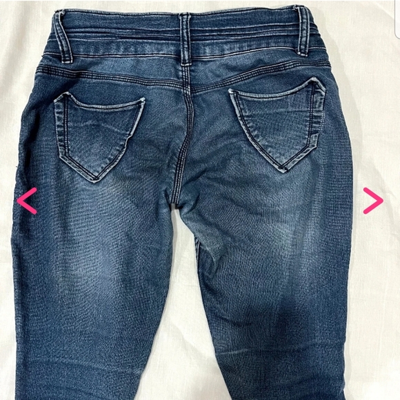 Jeans - Picture 2 of 4